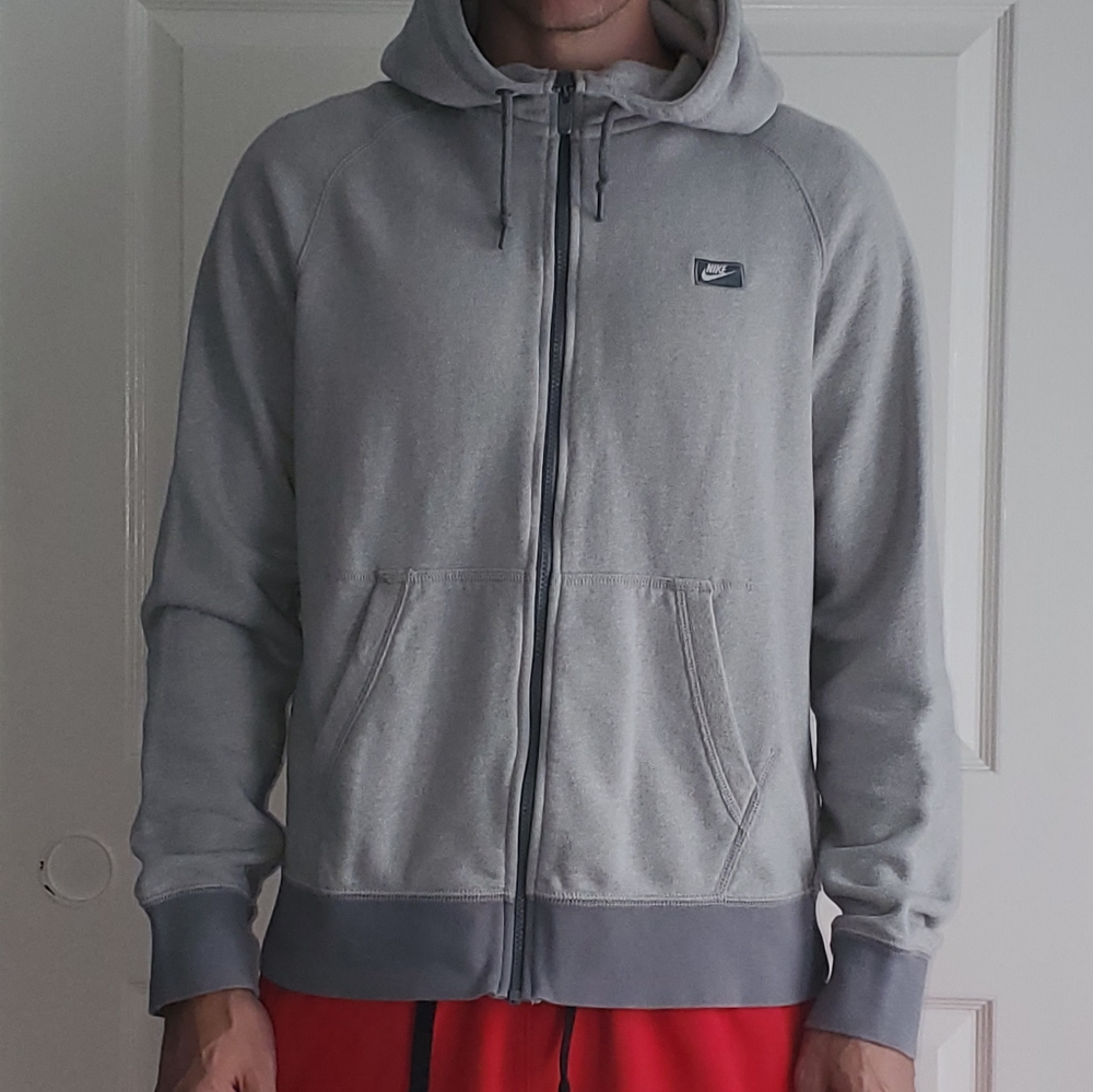 Like new NIKE hooded zip up